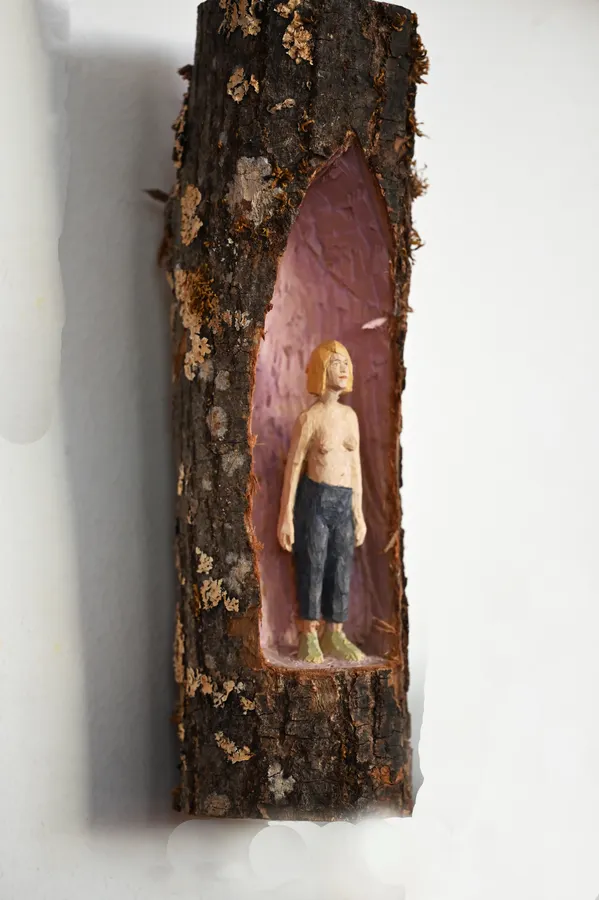Frau im Ast &mdash; Johannes Hepp