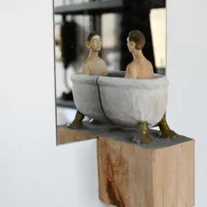 35.Spiegelobjekt – Mann in Badewanne