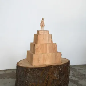 5. 1Pyramide mit Akt