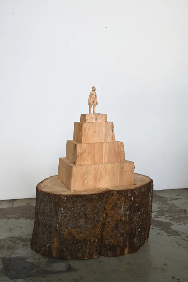 Pyramide mit Akt &mdash; Johannes Hepp